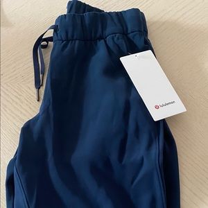 LuluLemon size 2 on the fly Jogger